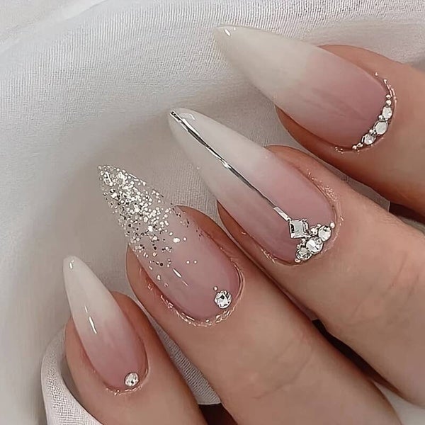 Ensemble De 24 Ongles En Forme D'amande Faits À La Main Avec Strass