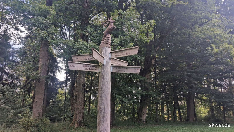 Wegweiser am Jagdhaus Gabelbach