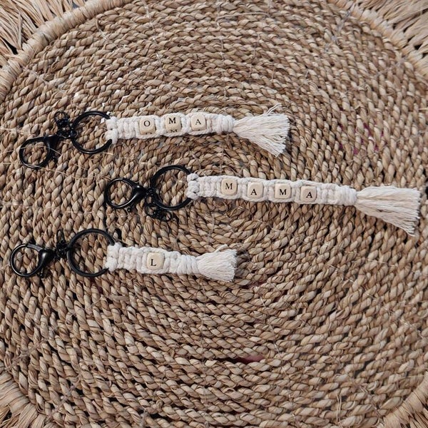 Macramé sleutelhanger met 1 letter
