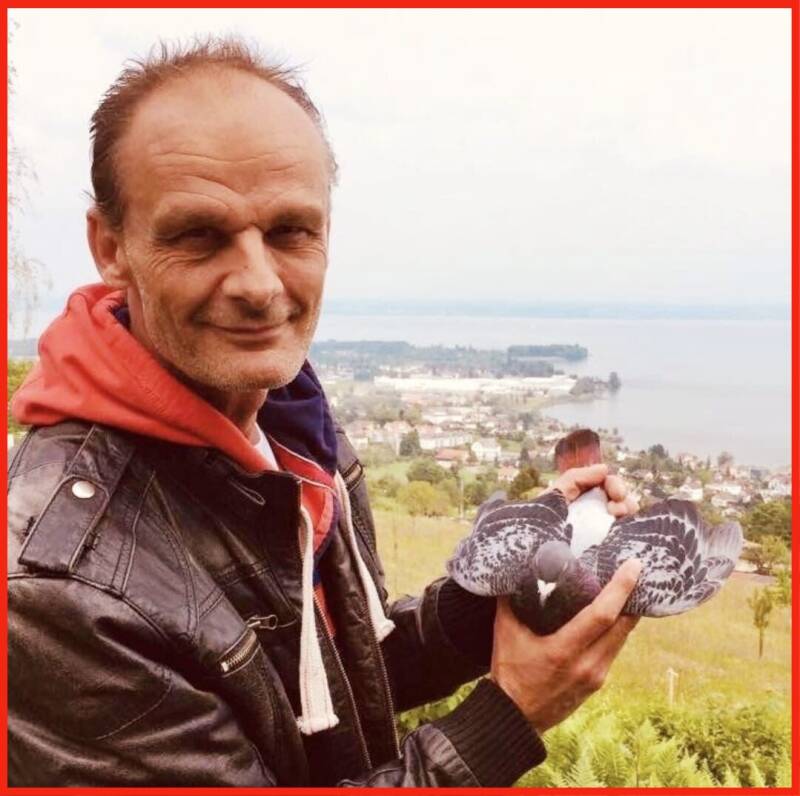 Martin von Hochzeitstaube.ch mit weissen Hochzeitstauben für Events in der Schweiz.