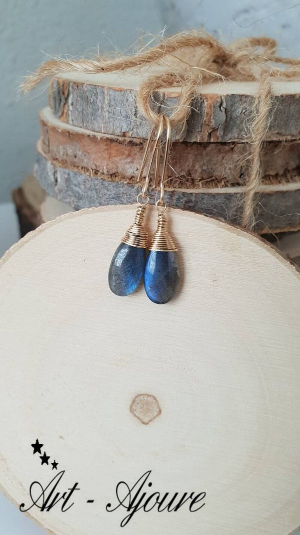 Art-Ajoure 14k Gold fill oorbellen met naturel Labradoriet.