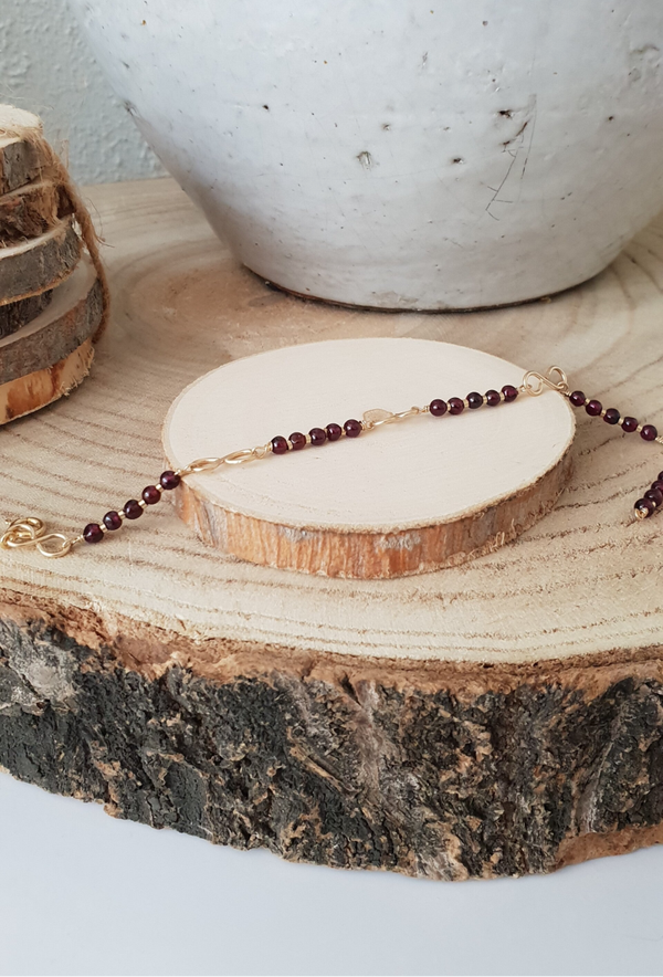 Art-Ajoure 14k Gold fill armband met naturel rode Granaat.