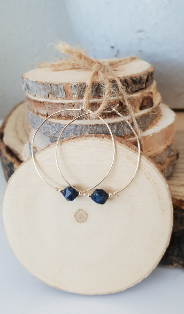 Art-Ajoure 14k Gold fill oorbellen met Dumortieriet.