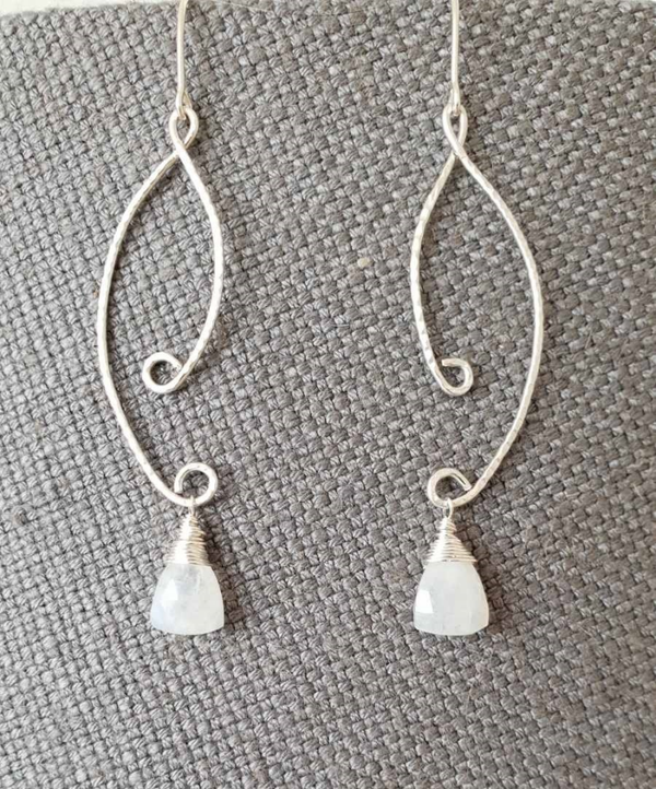 Art-Ajoure 925 Sterling zilver oorbellen met naturel Maansteen.
