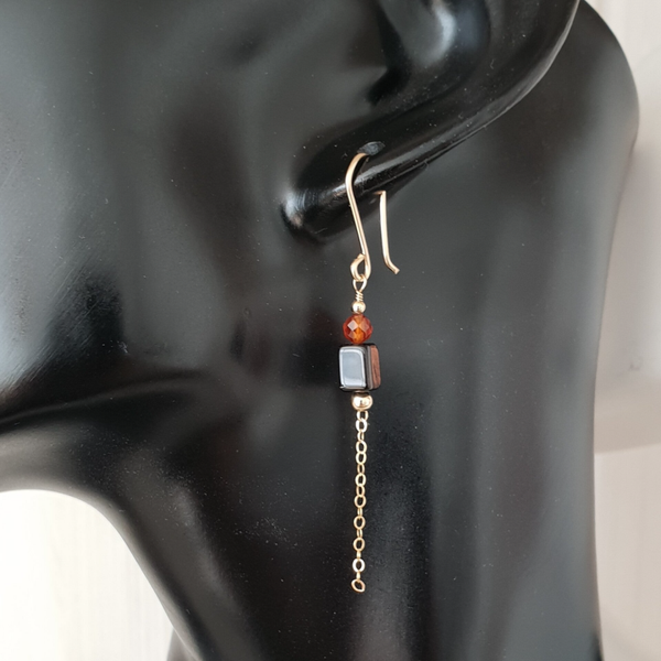 Art-Ajoure 14k Gold fill oorbellen met Rokkwarts en Hessoniet Granaat.