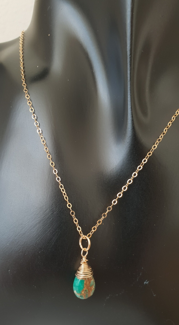 Art-Ajoure 14k Gold fill hanger met Mojave Amazoniet.