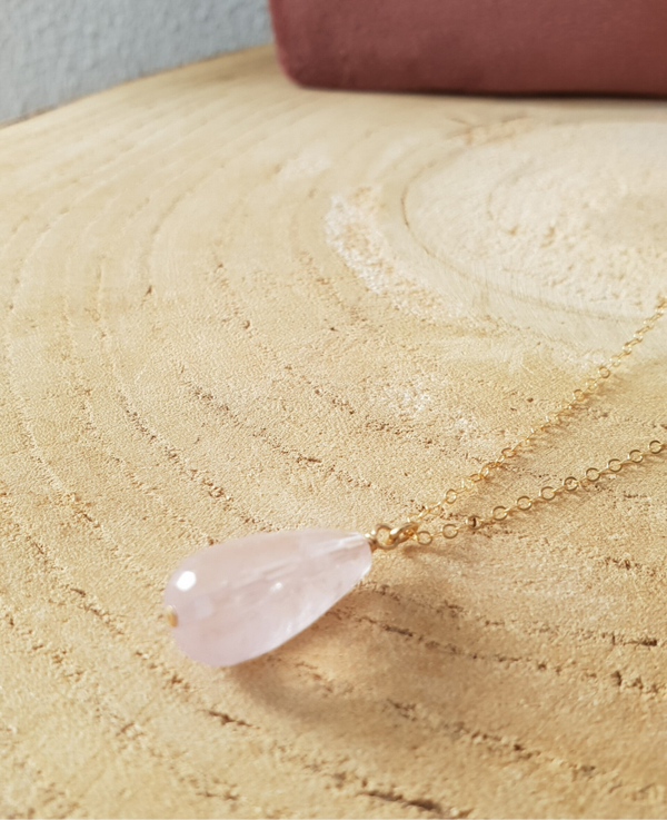 Art-Ajoure 14k Gold fill halsketting met hanger van Rozenkwarts.