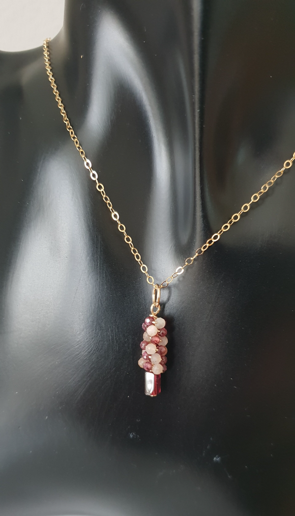 Art-Ajoure 14k Gold fill halsketting met Granaat en Maansteen hanger.