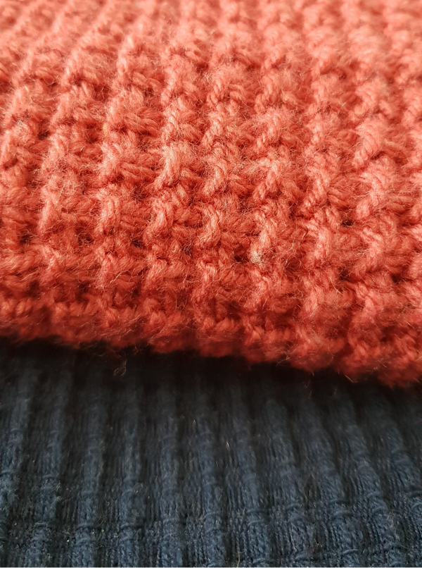 Art-Ajoure handgemaakte dubbelzijdige bordeauxrode kleur babydeken.