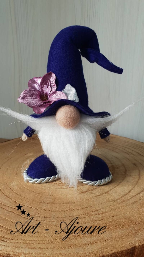 Art-Ajoure handgemaakte wollen Kerstkabouter 20 cm violet