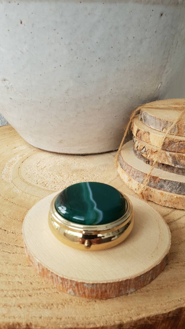 Sieraden doos met groene Agaat edelsteen.
