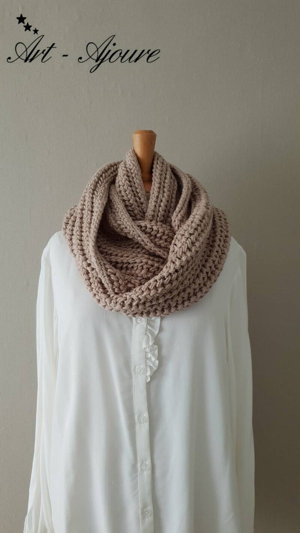 Art-Ajoure handgebreide snood beige van acryl