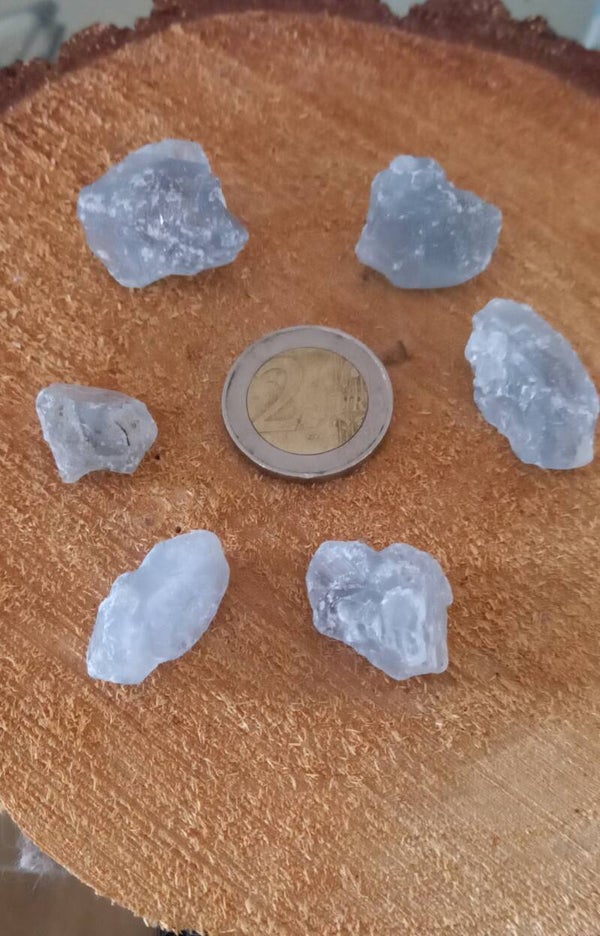 Cyanite bleu brute ( 2cm le lots de 5 pierres brute )( Poids total 45g)