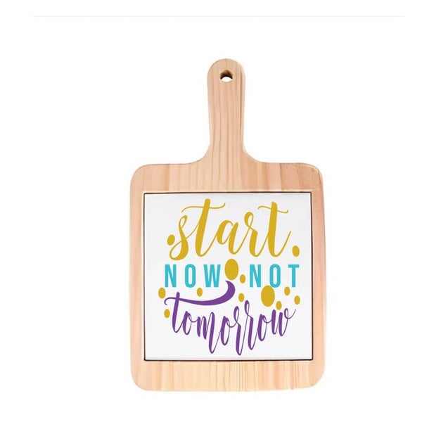Decoratieve borrelplank - Start now not tomorrow - spreuktegel