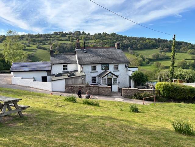 The Goose & Cuckoo Inn Monmoutshire Pub Walk