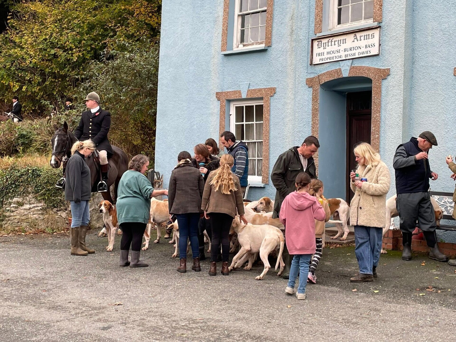 Local hunt meeting-Dyffryn Arms-Pontfaen-Gwaun Valley-Bessies