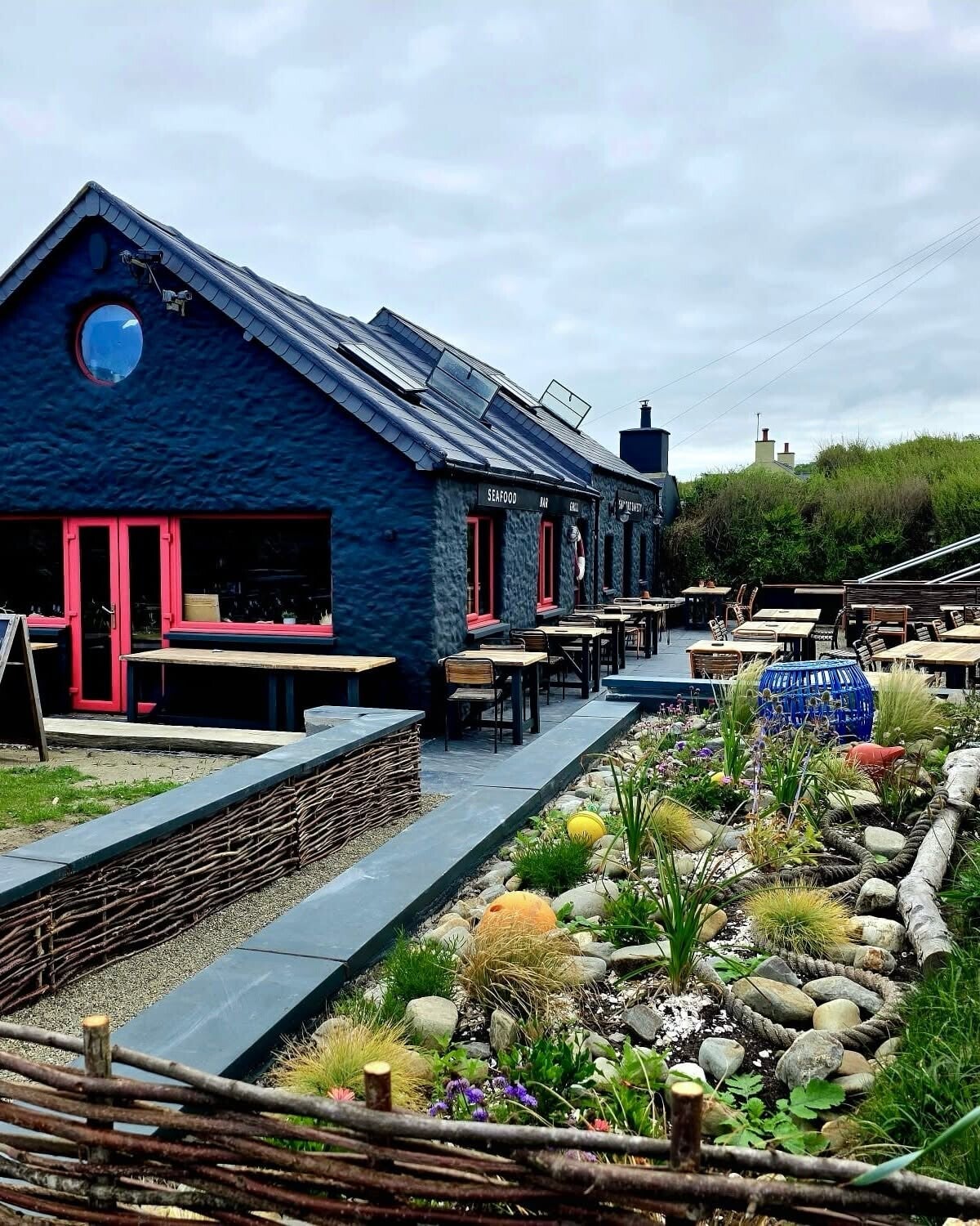 Pub garden at Sailors Safety-Pwllgwaelod