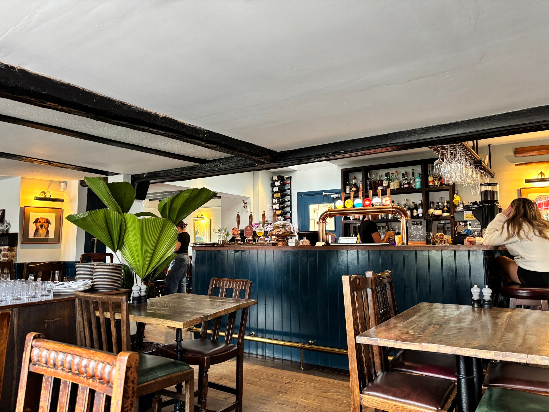 Bar & dining at The Red Lion, Peppard Common