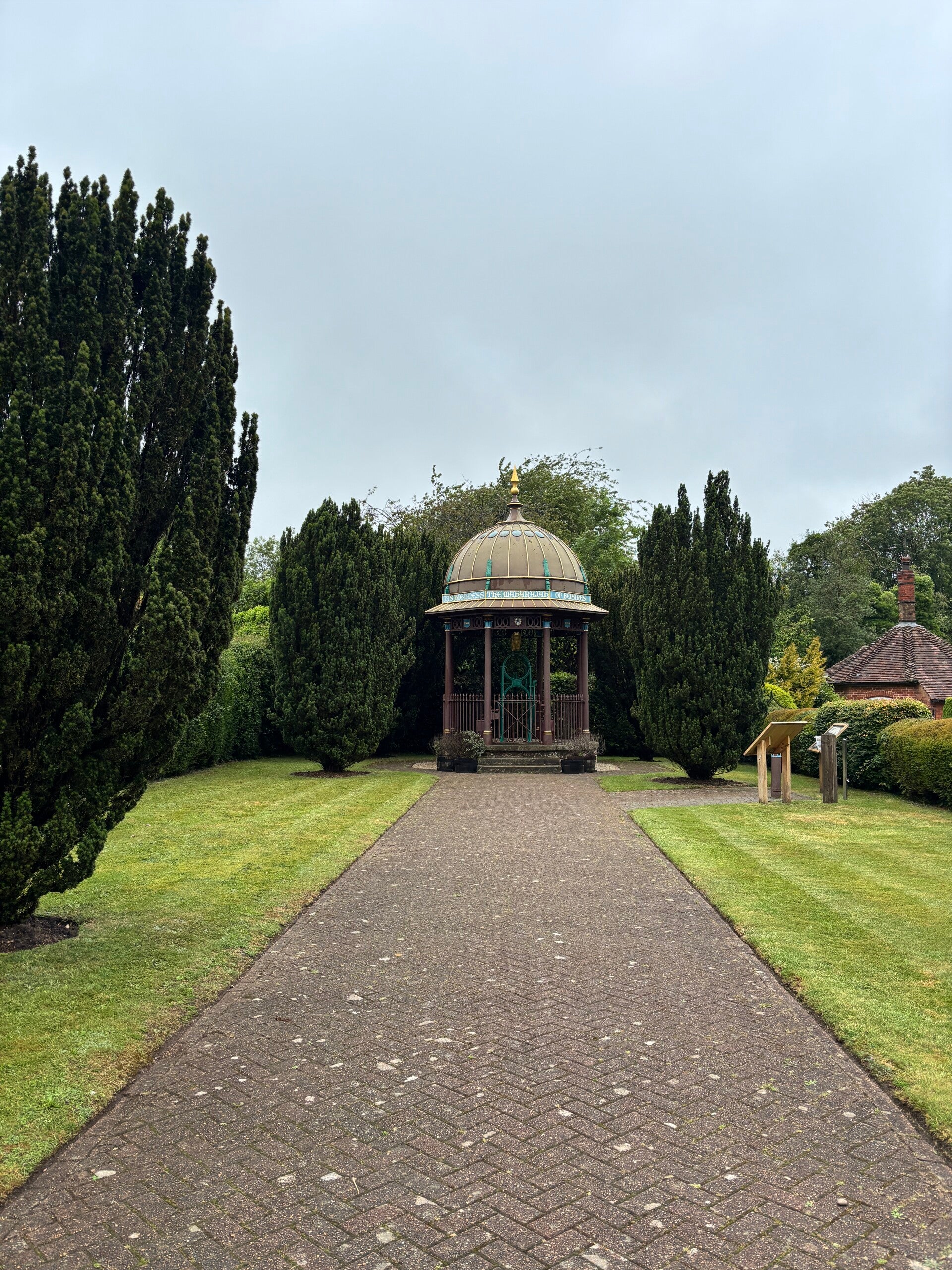 The Maharajas Well Garden, Stoke Row