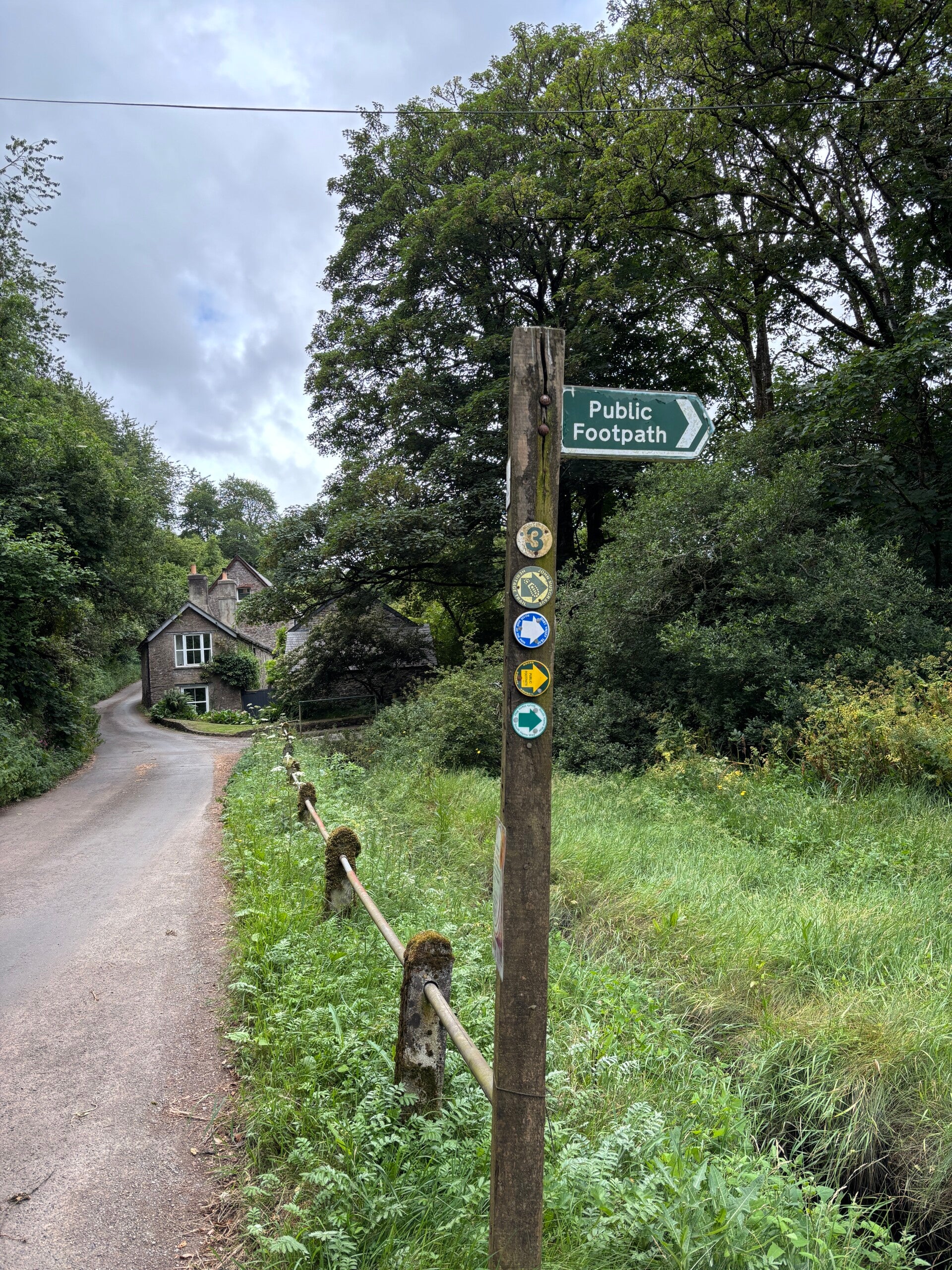 Footpath markers near Dittisham Mill_Dittisham