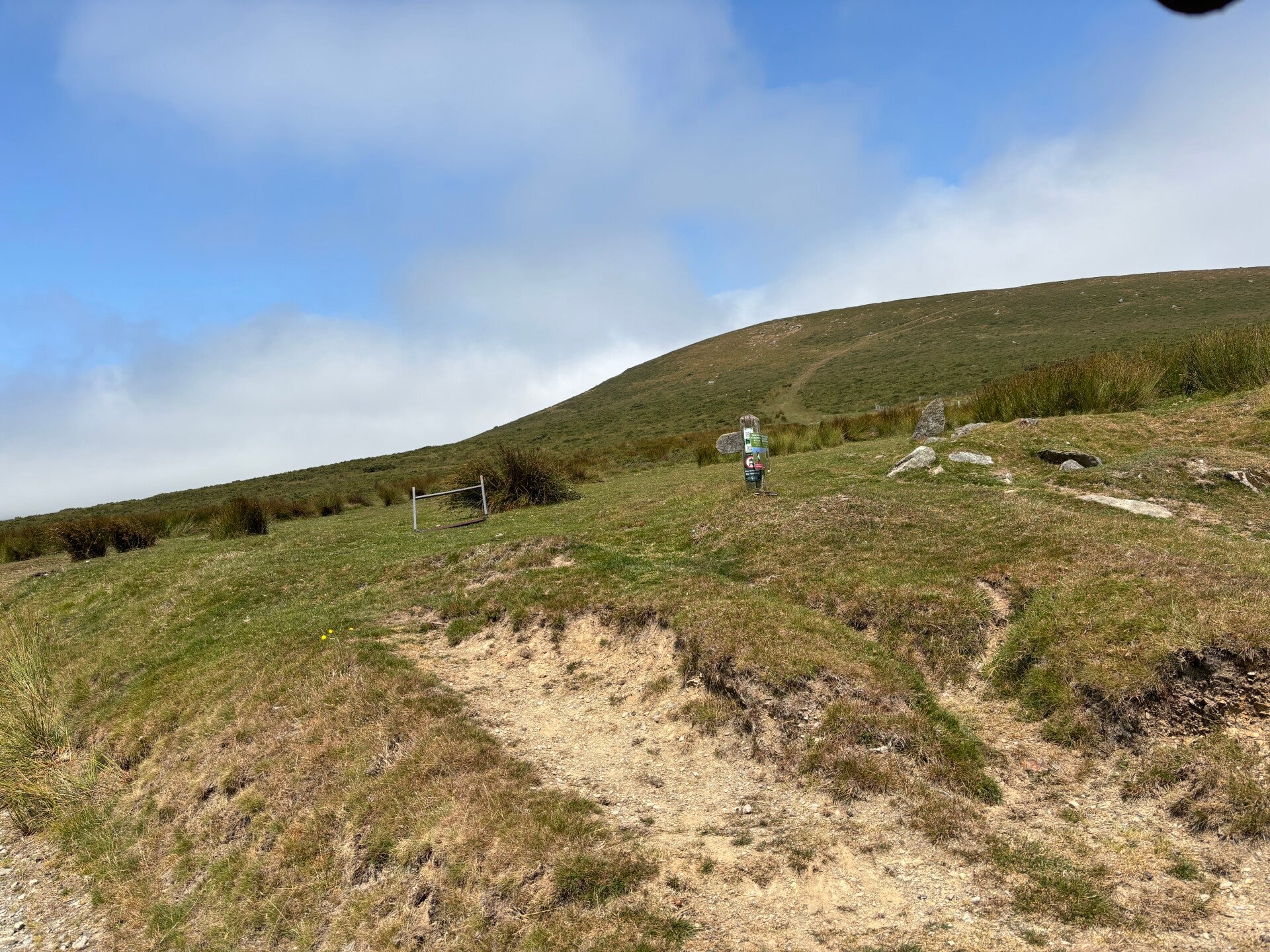 Bridleway to Golden Road near Dan-y-Garn Farm