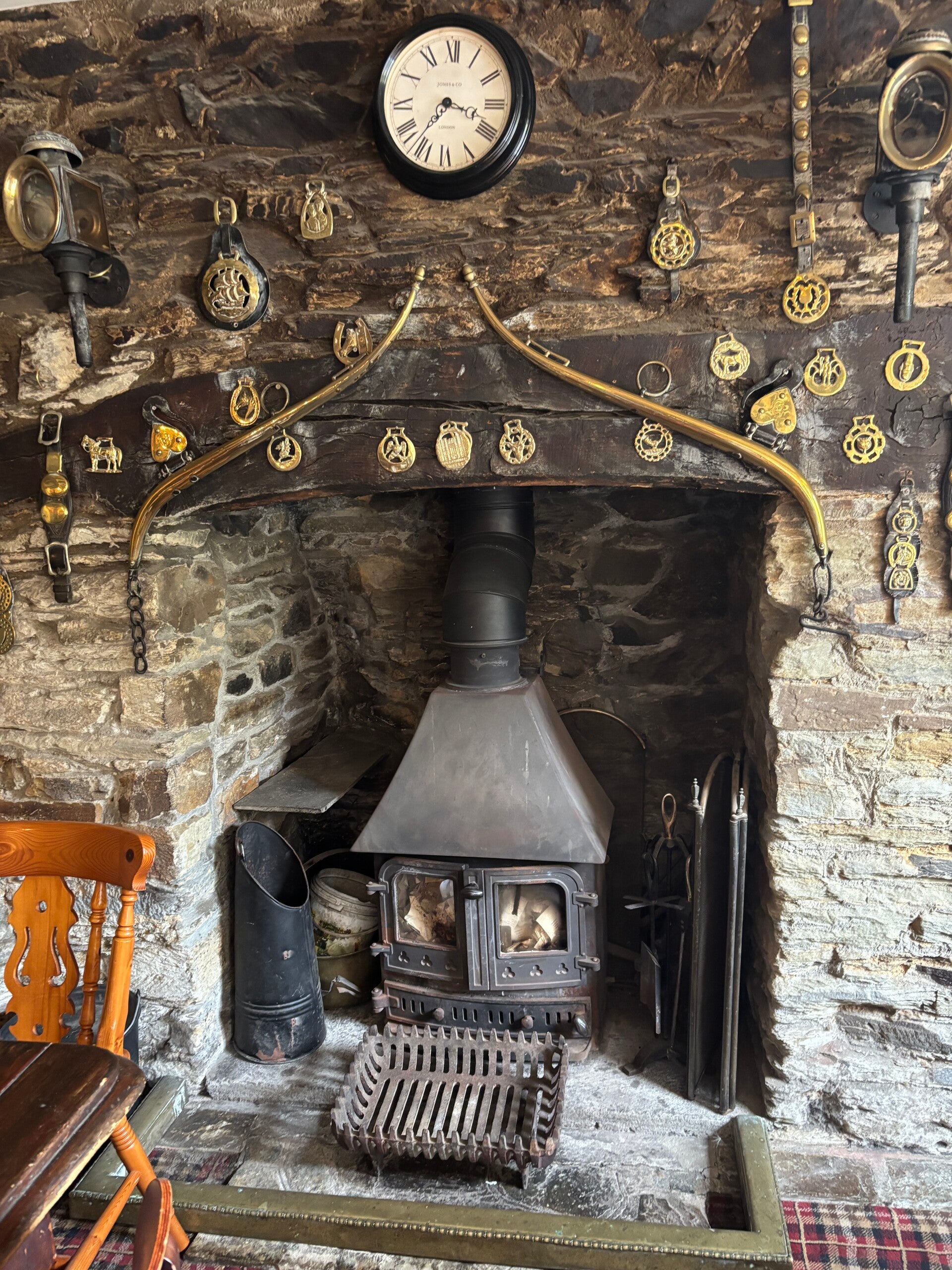 Log burner at The New Inn-Veryan