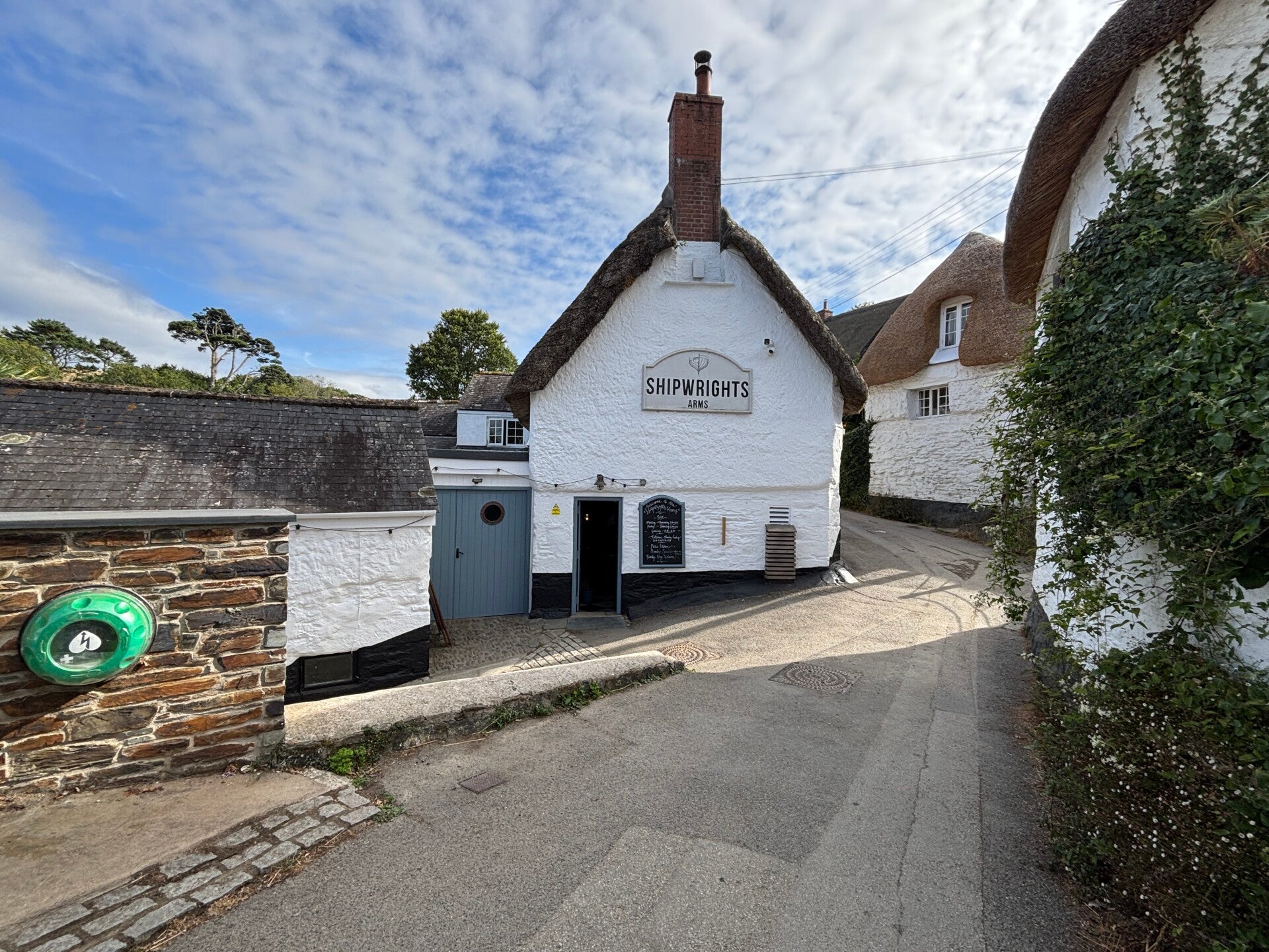 Entrance to tThe Shipwrights Arms-Helford
