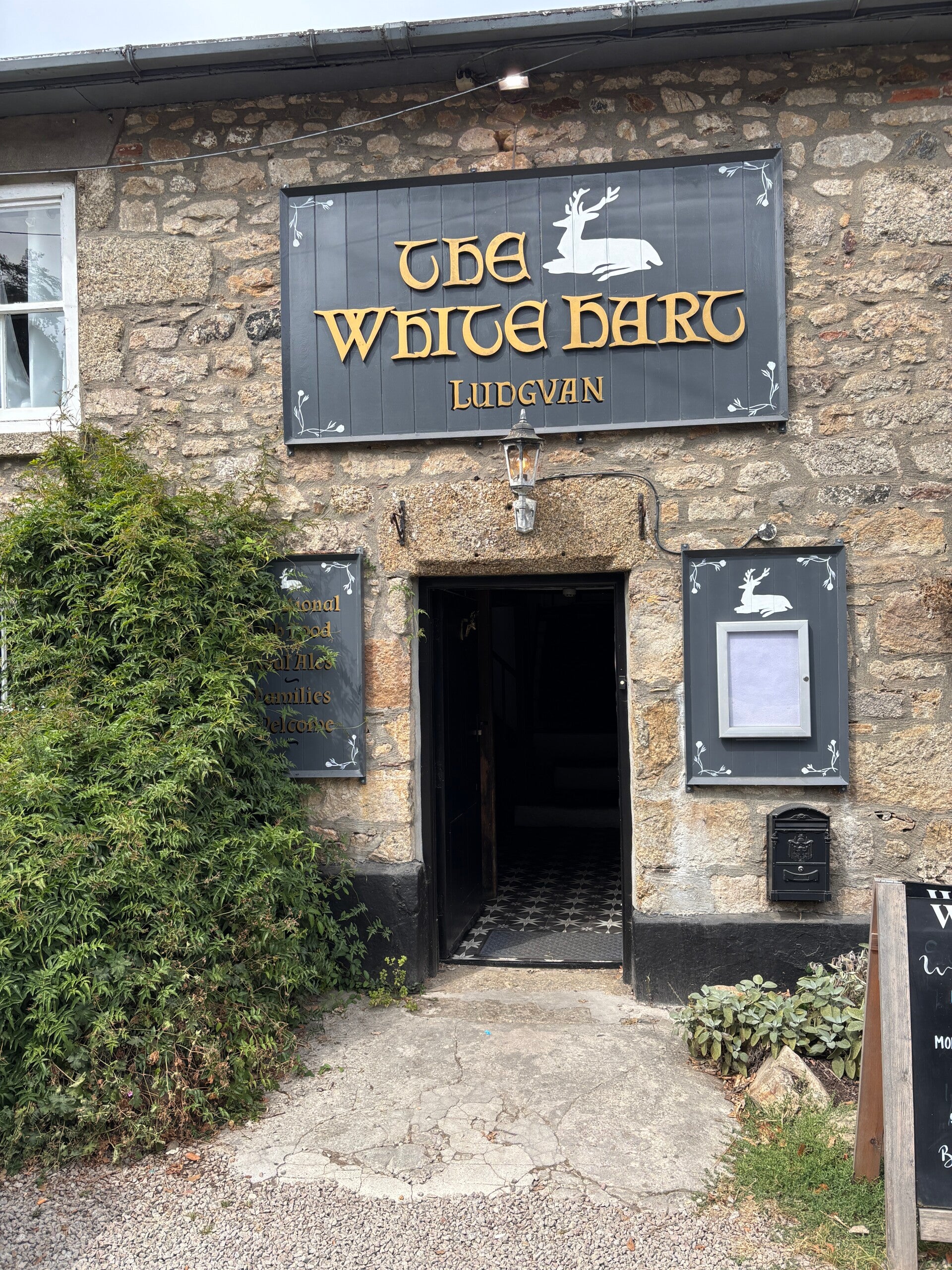 Front entrance at The White Hart in Ludgvan