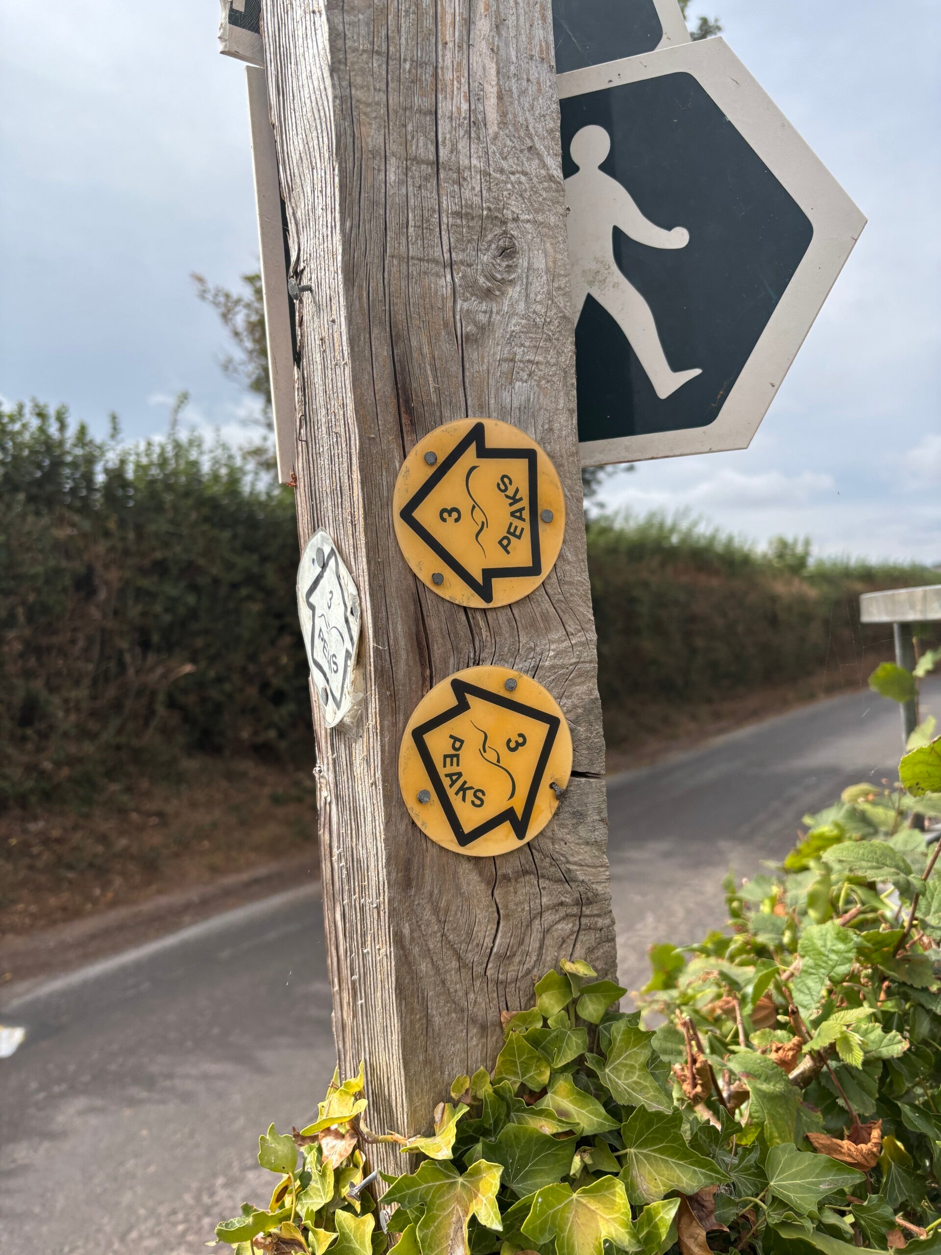 The Avon 3 Peaks signpost marker