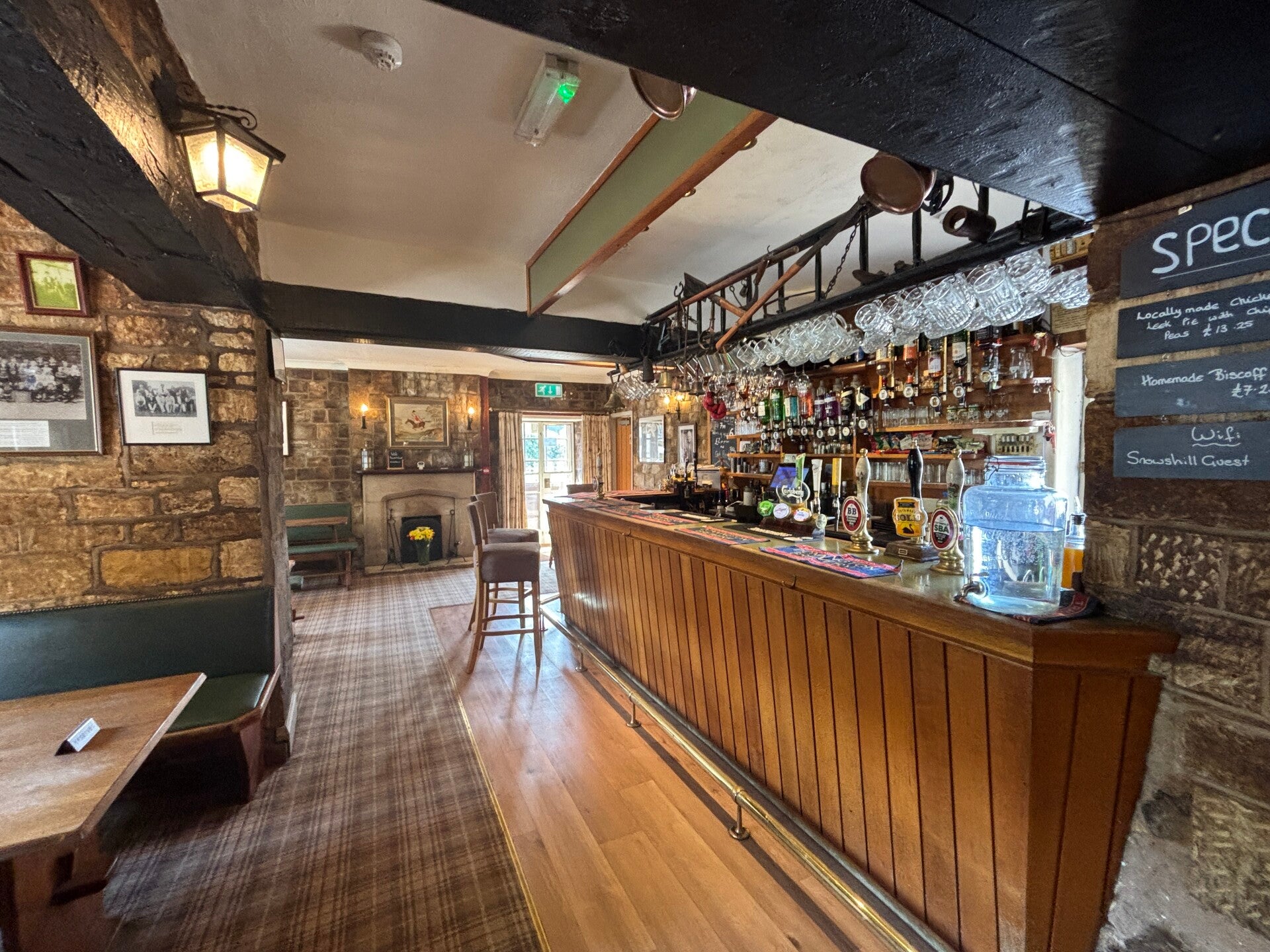 Bar area of the Snowshill Arms