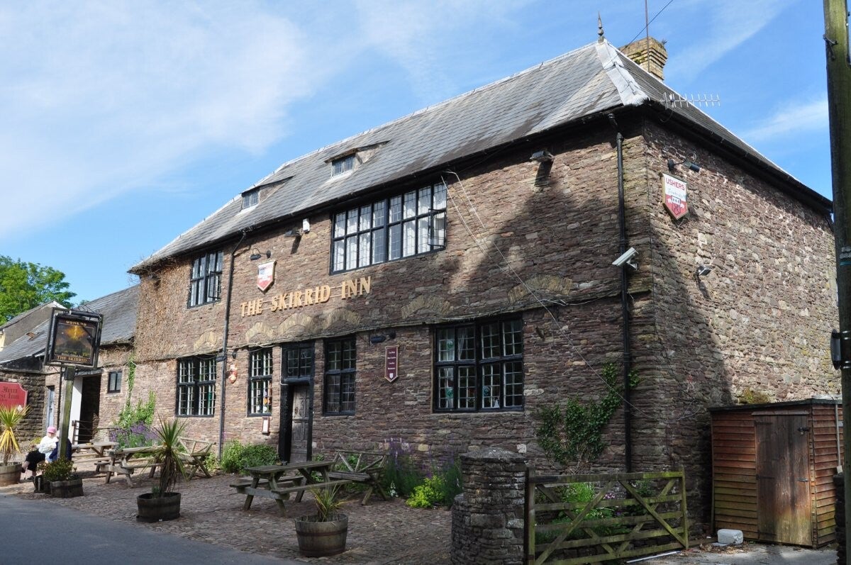 The Skirrid Mountain Inn Llanvihangel Crucorney Pub Walk Brecon Beacons