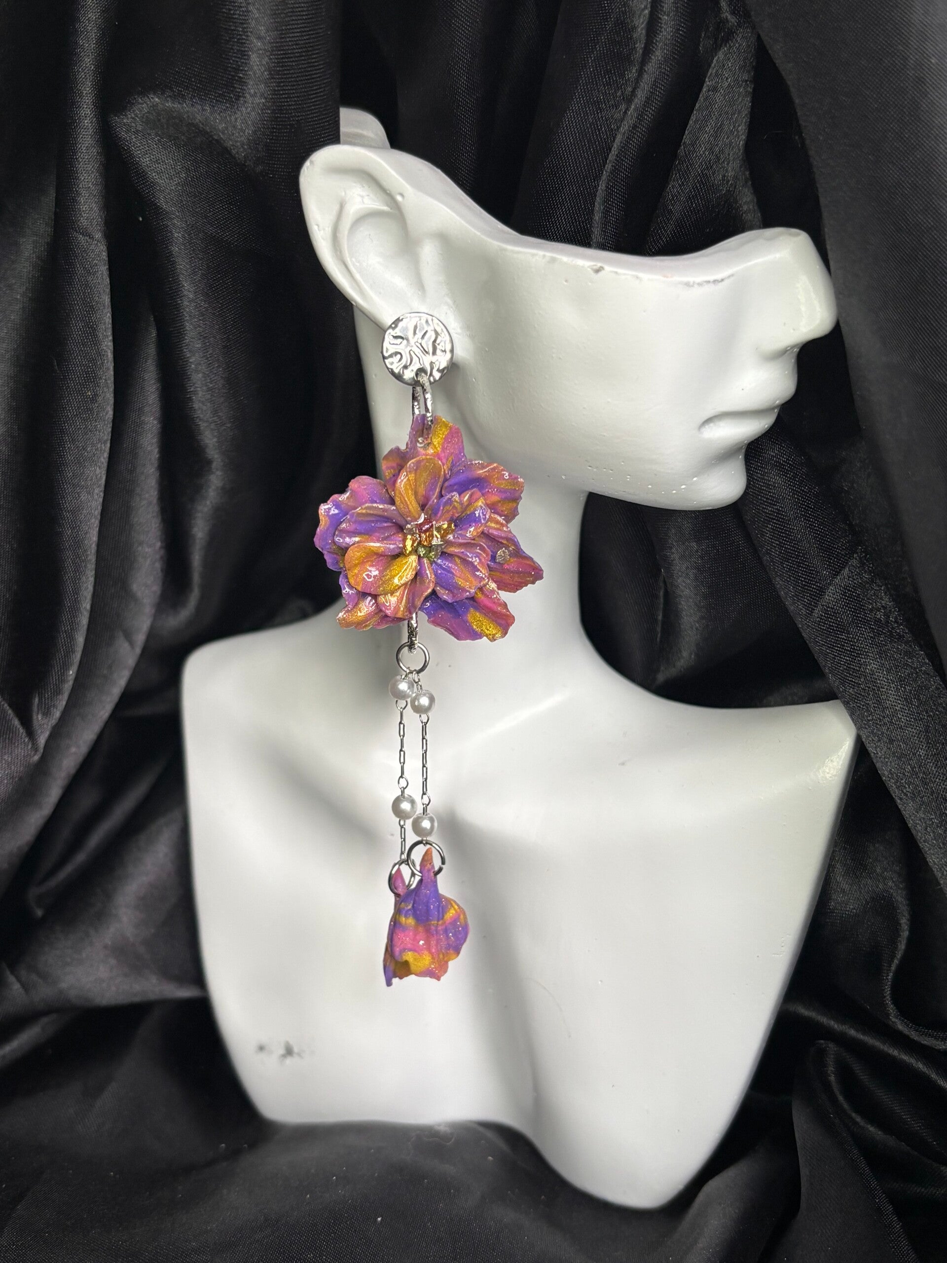 Fleur multicolore et argentée