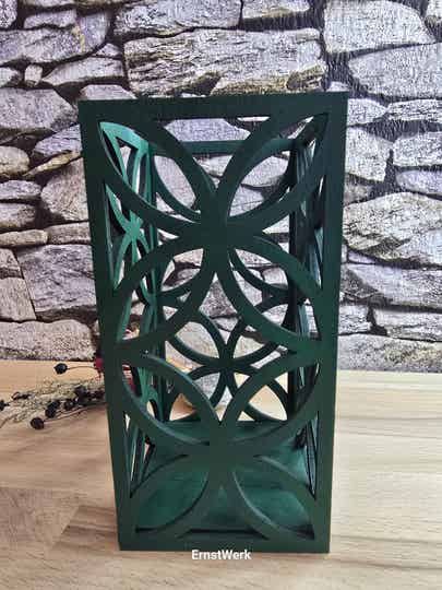 Teelichthalter Laterne aus Holz in grün – Handgefertigt mit wunderschönem Muster | 19×9 cm