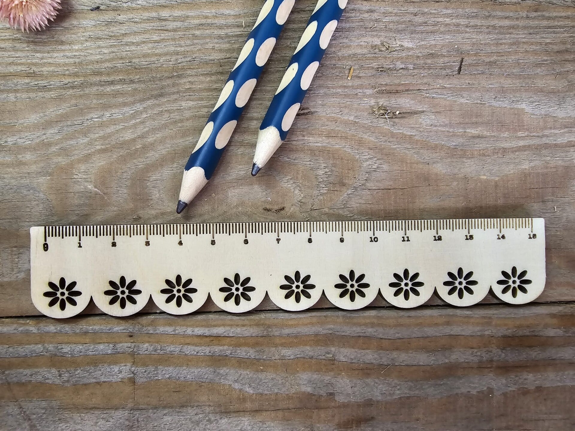 Wunderschönes Holz- Lineal mit Blumenmuster