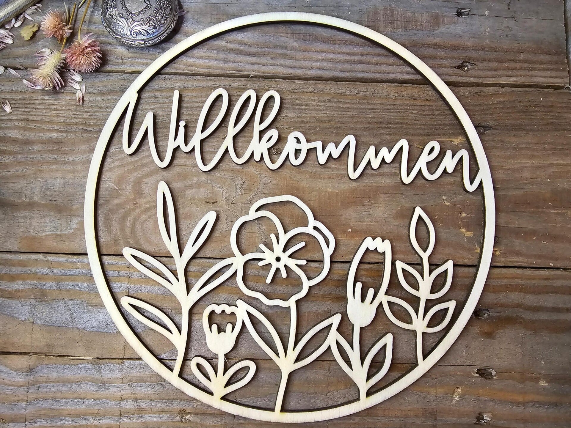 Holzkranz "willkommen" mit schönen Blumenmuster in Natur (Holz) oder Schwarz