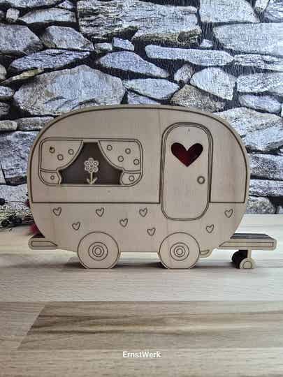 Holzdeko „Wohnanhänger“ – Handgefertigte Gemütlichkeit zum Aufstellen oder Verschenken 🚐🌿