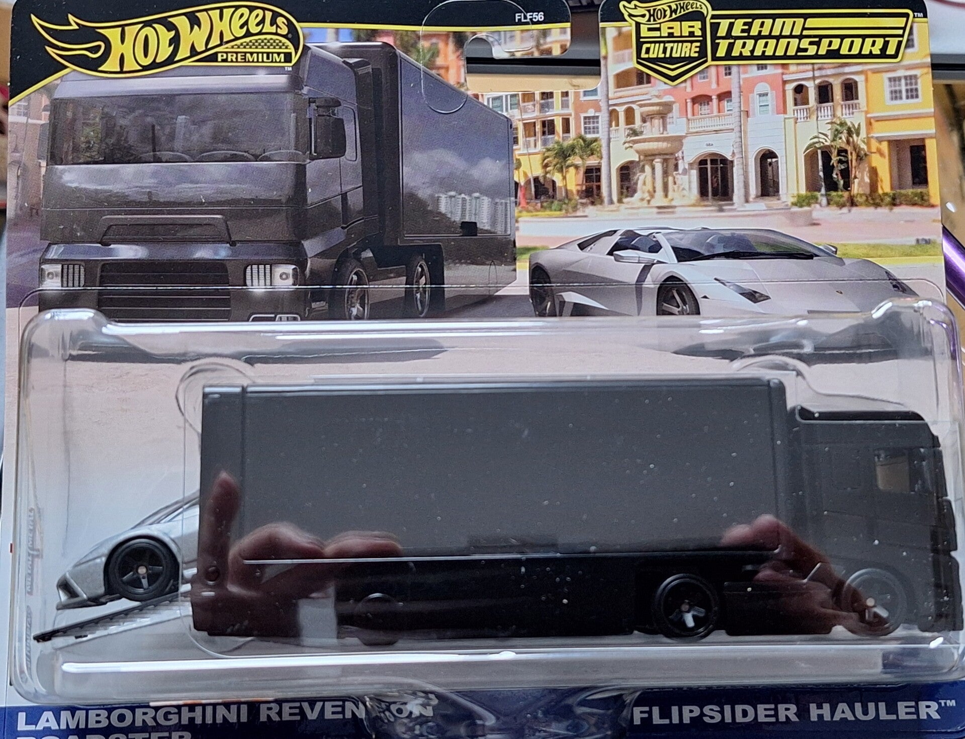 Hotwheels Team Transporter 76 Lamborghini Reventon Roadster en Flipsider Hauler