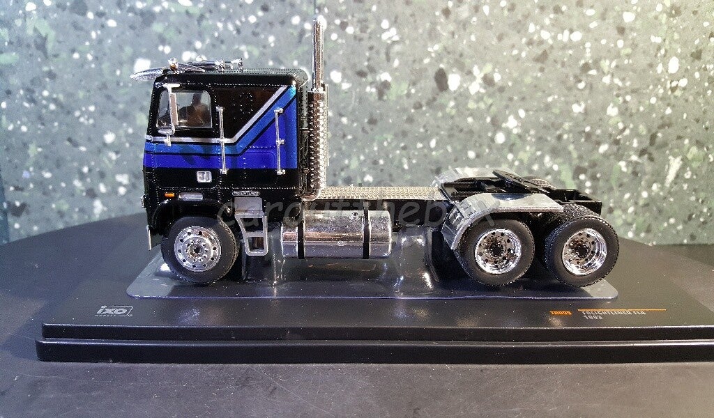 Ixo truck 1:43 - Freightliner FLA1993 zwart V551