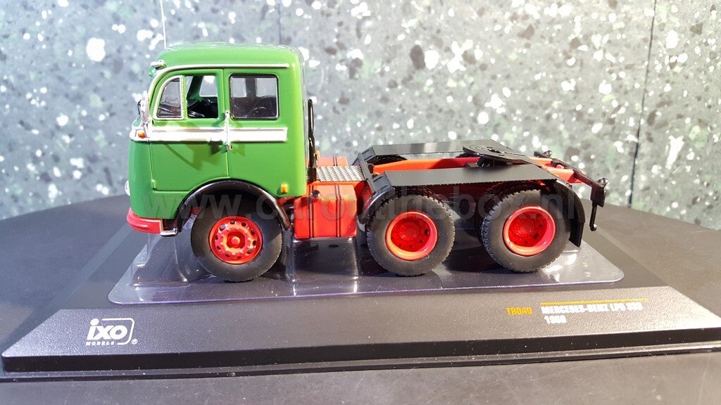 Ixo truck 1:43 - Mercedes - Benz LPS 333 1960 V316
