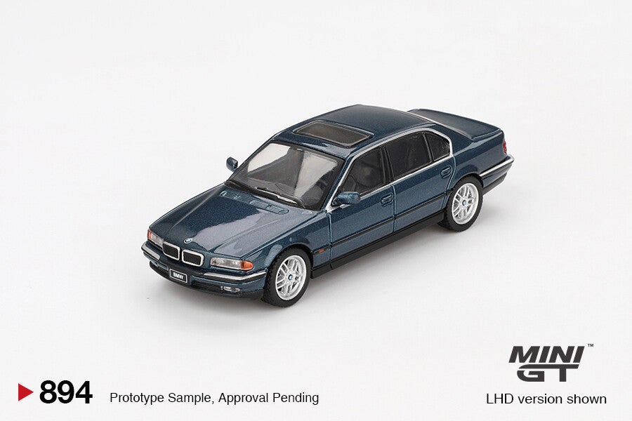 Mini GT 1/64 - BMW 750IL Sorrento Blue Metallic Mgt442