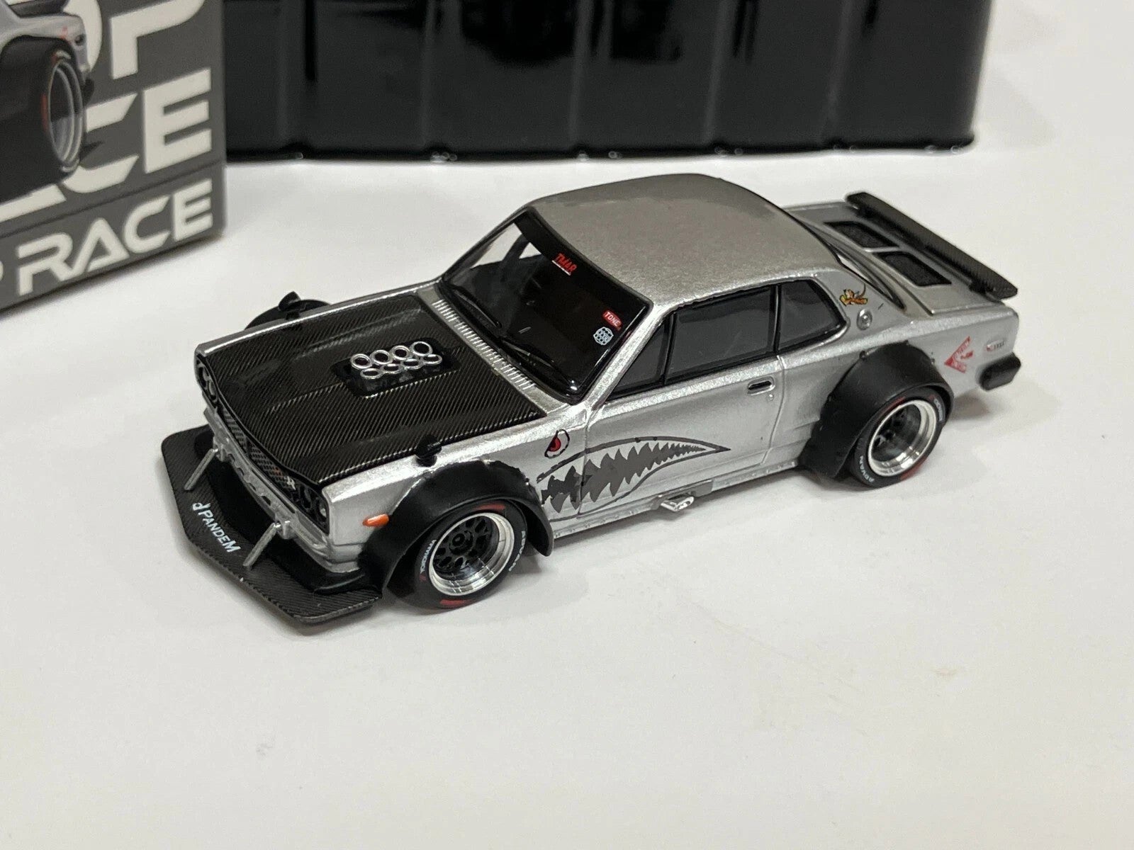 Pop Race 1/64 - Nissan Skyline GT-R V8 drift Hakosuka BLISTER 1:64 Pop181