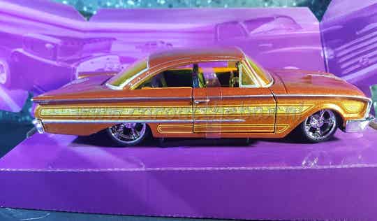 Maisto 1:26 - Ford Starliner 1960