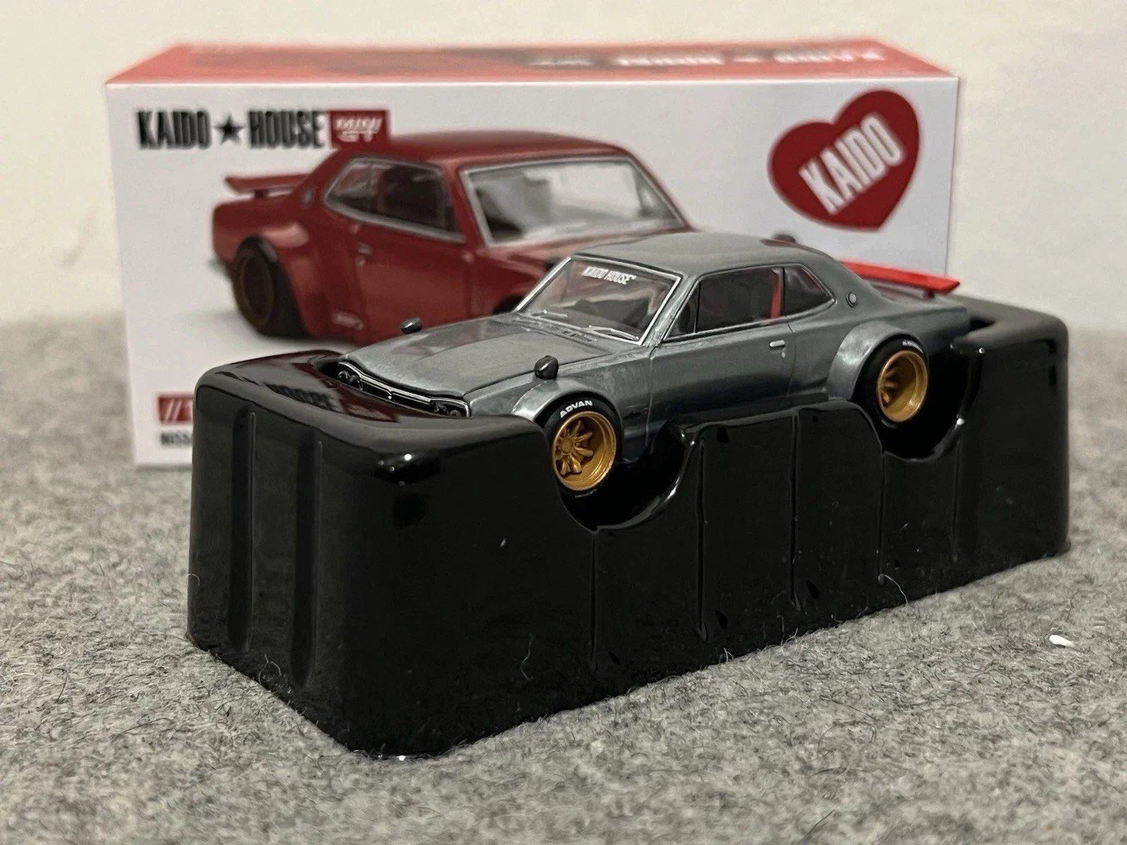 Mini GT 1/64 - Nissan Skyline 2000GT-R (KPGC10) Kaido Street V1  CHASE Mgt318