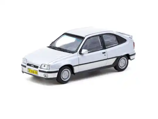 Tarmac Works 1/64 - Opel Kadett GSi Silver  GEOPEND GEEN CHASE Tar042