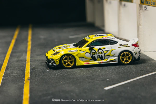 Tarmac Works 1/64 - Toyota GR86 MOON Yellow Tar153