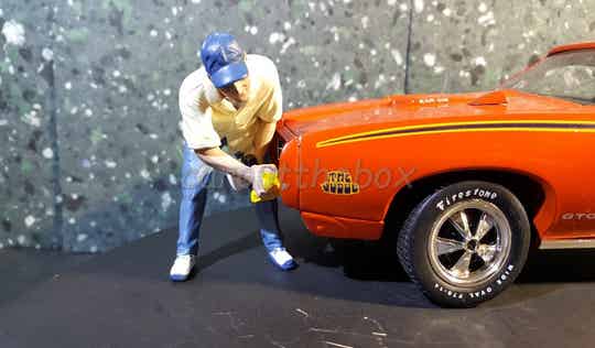 American Diorama 1/18 - Weekend car show figure 6 AD474
