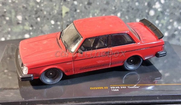 Ixo auto 1:43 - Volvo 242 custom 1980 red V1006
