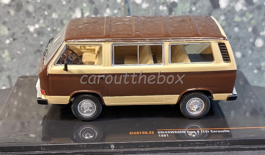 Ixo auto 1:43 - Volkswagen T3 Caravelle 1981 bruin V1105