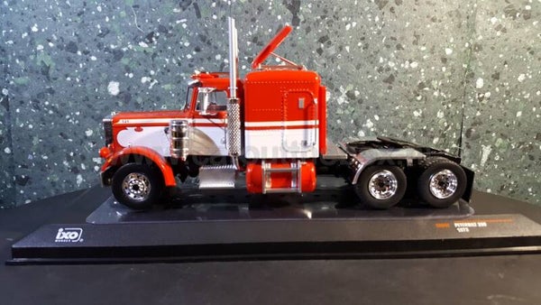 Ixo truck 1:43 - Peterbilt 359 1973 rood / wit V339