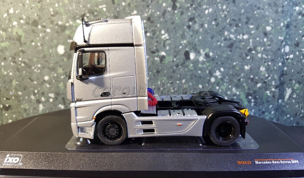 Ixo truck 1:43 - Mercedes-Benz Actros MP4 grijs V770